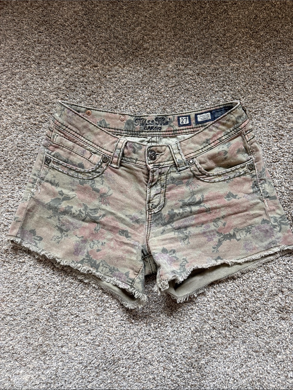 **RARE VINTAGE** Miss Me Floral Denim Cargo Shorts in Pink and Green